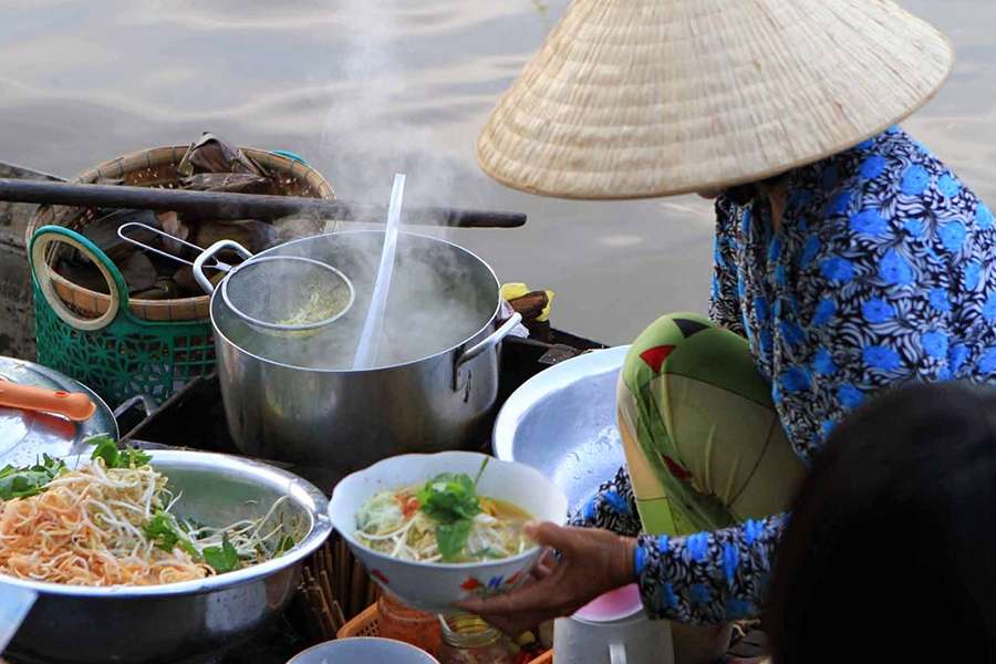 Street Vendors - Vietnam tour packages