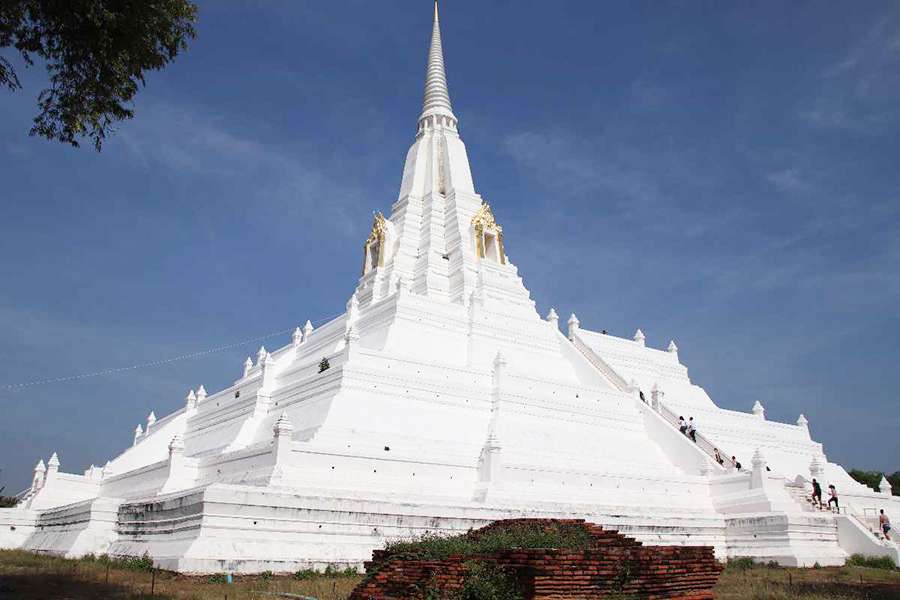 Wat Phu Khao Thong - Indochina tour