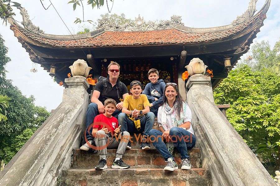 Family visits One Pillar Pagoda in Hanoi - Vietnam vacations