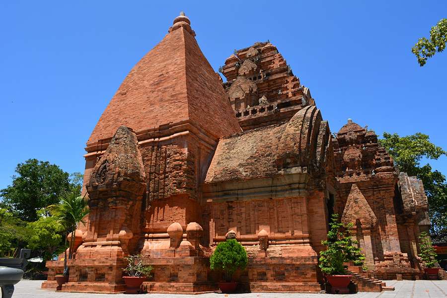 Ponagar Cham Tower - Nha Trang tour