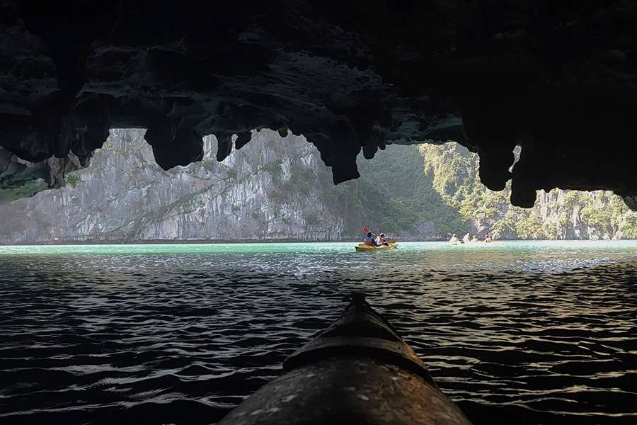 Bright and Dark caves - Vietnam family tours