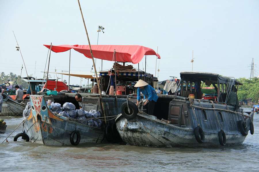 Cai Be floating market - Indochina tour