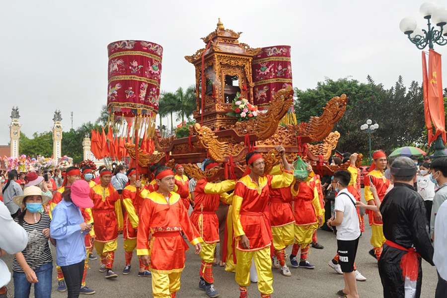 Festival in Quang Yen village- Halong Bay shore excursions