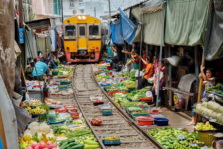 Maeklong railway market - Indochina tour