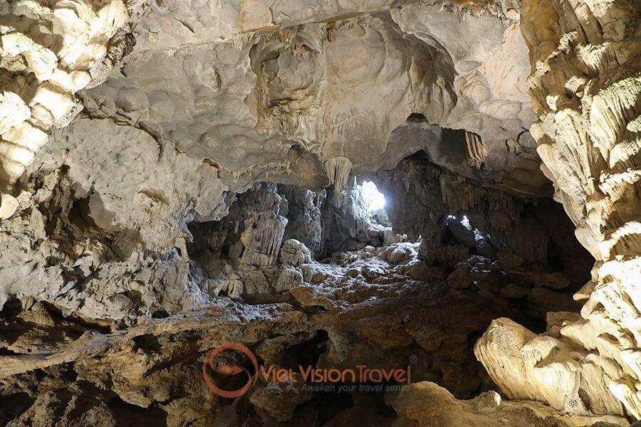 Thien Cung cave - Halong Bay shore excursions
