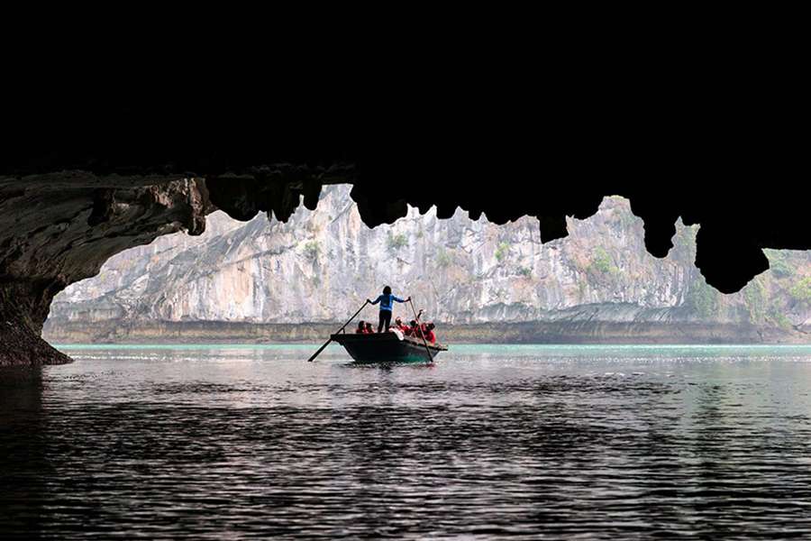 Dark and Bright cave - Vietnam tour packages