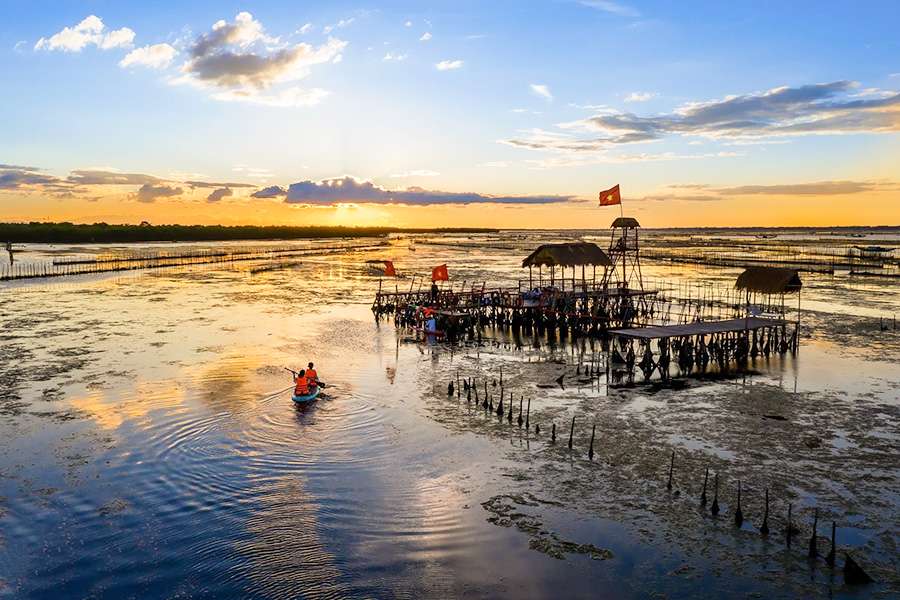 Sunrise on Tam Giang Lagoon - Hue tours
