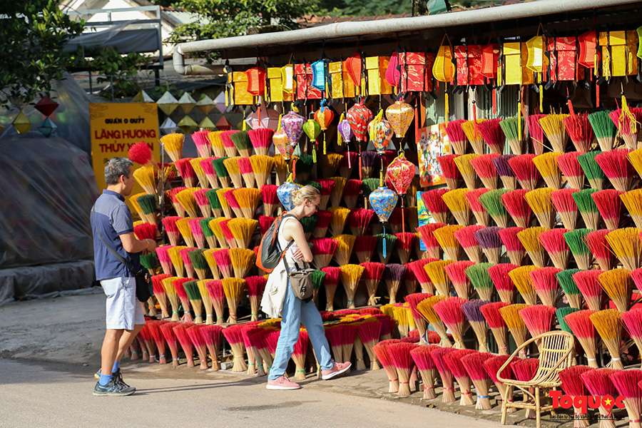 Thuy Xuan incense village in Hue tours