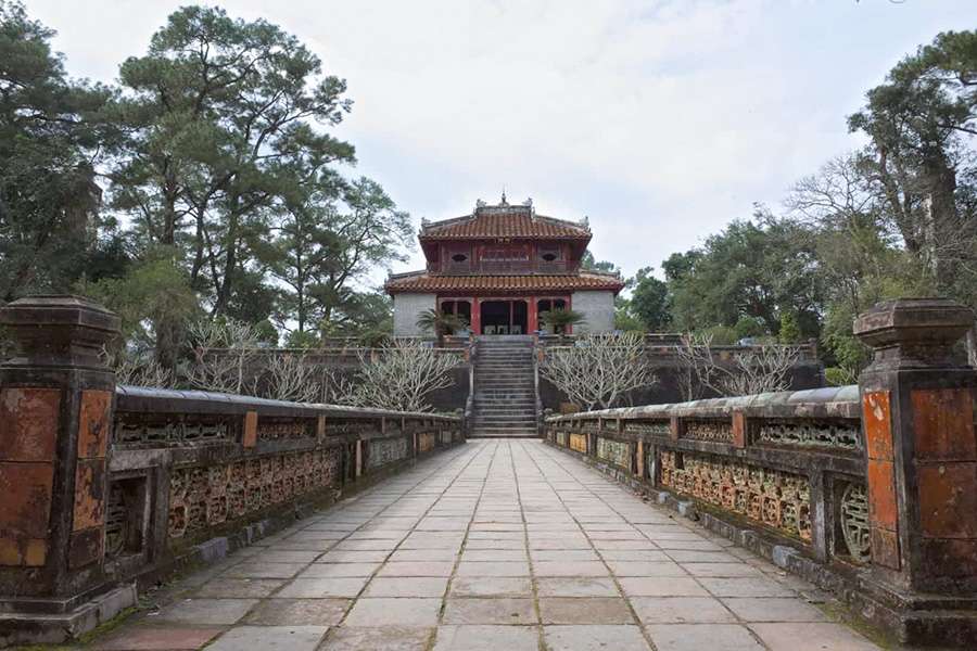 Tomb of King Thieu Tri - Hue tours