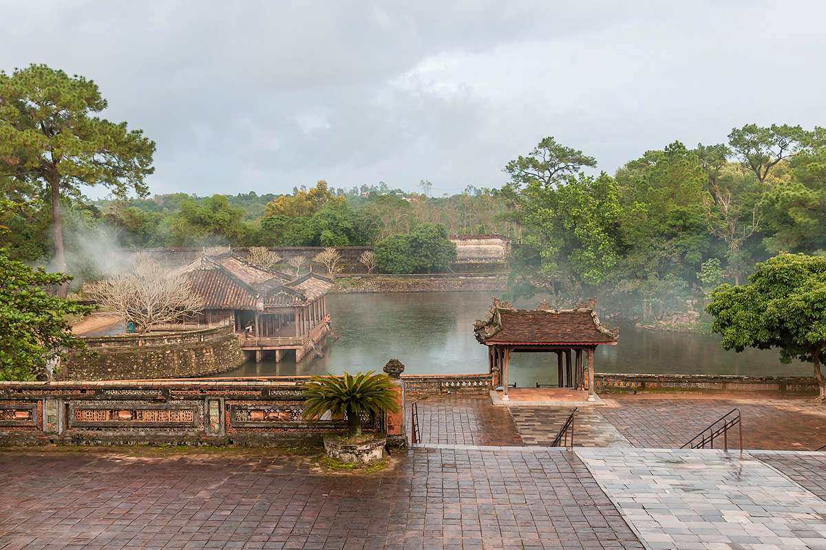 Tomb of King Tu Duc - Hue tours