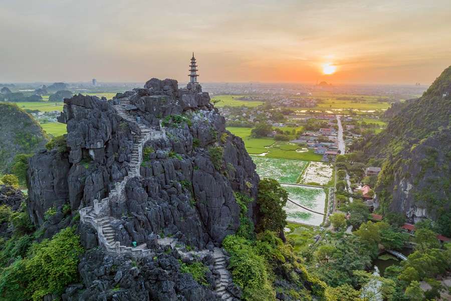 Tourist Attractions in Ninh Binh - Hang Mua, Ninh Binh