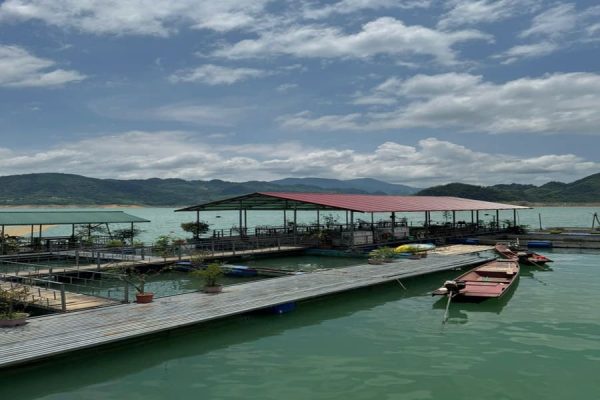 floating house in mai chau - vietnam day tours