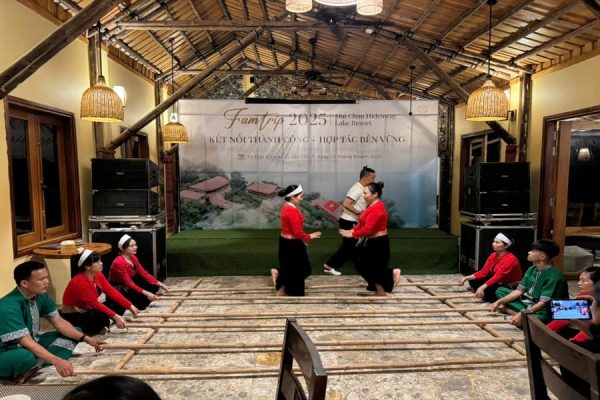 mai chau hideaway lake resort - vietnam day tourrs