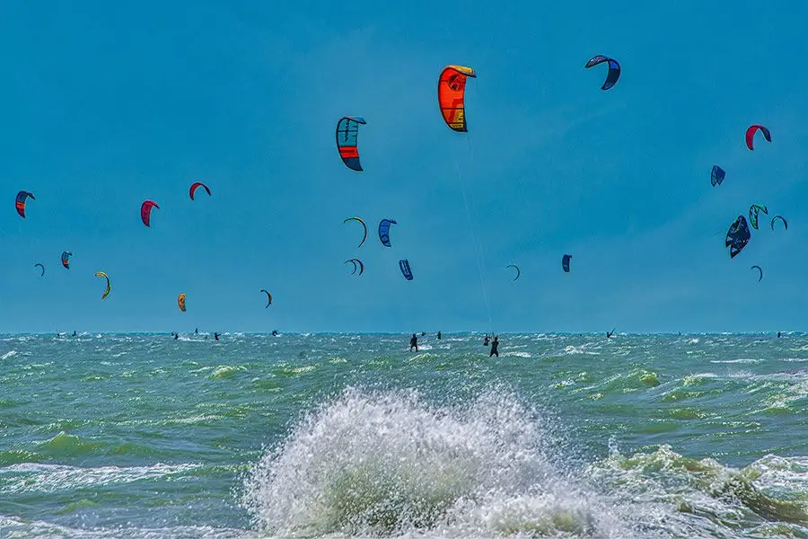 Vietnam Adventure - Kitesurfing in Mui Ne