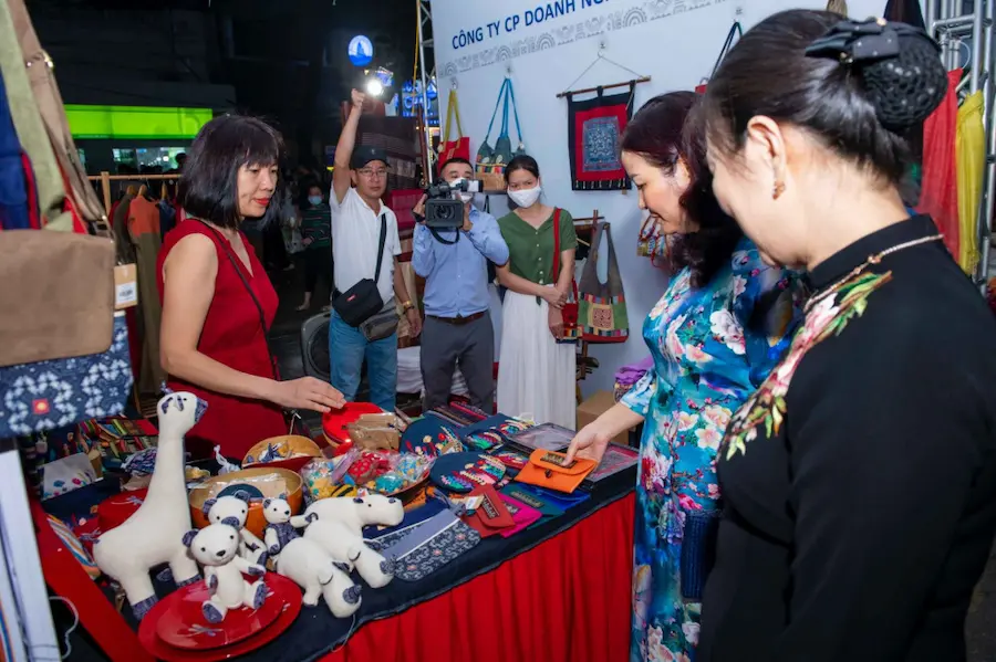 craft link at festival - vietnam bag charms