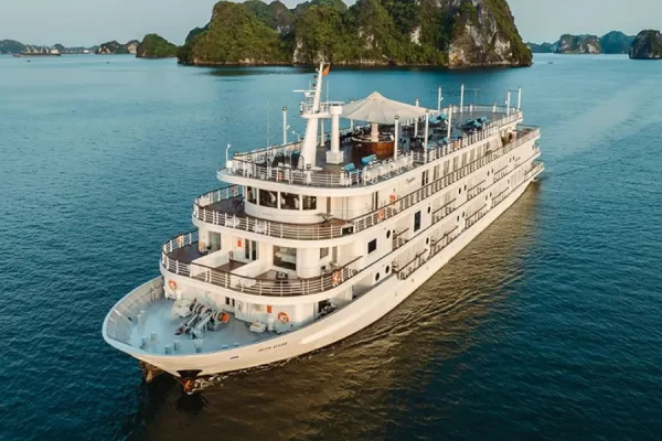 lan ha bay with vietnam local tour operators