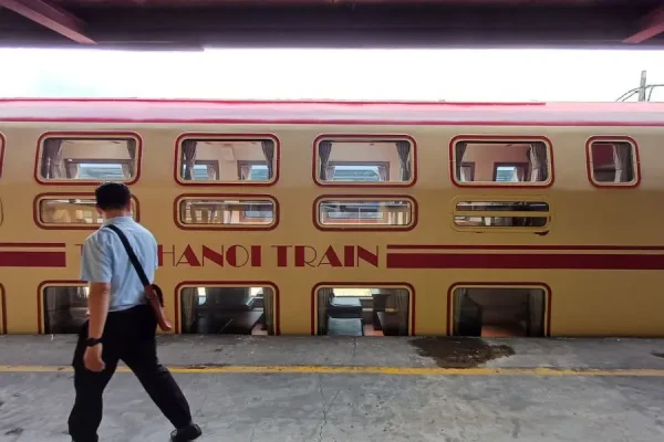 the hanoi train - vietnam vacation