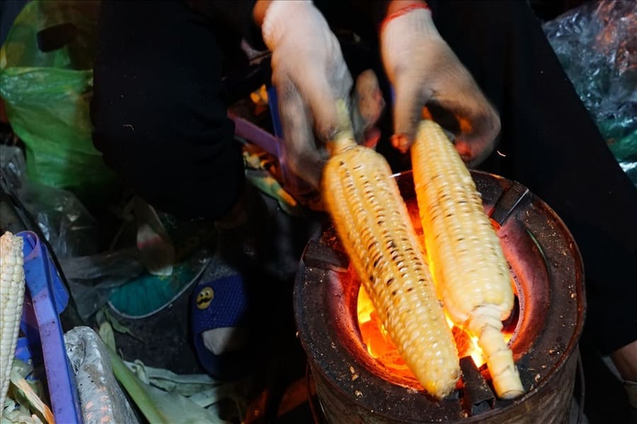 roasted corn - Autumn Street Foods in Vietnam