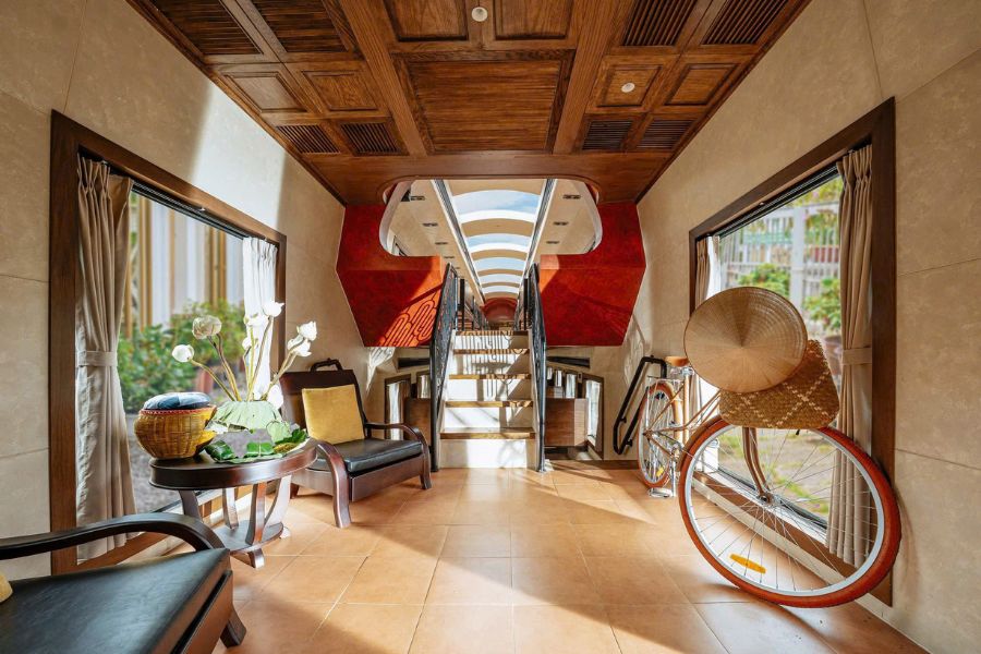 the hanoi train - new unique experiences in vietnam 1