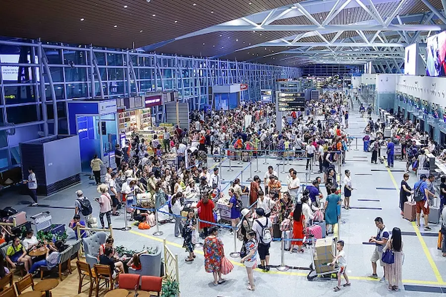 passengers at da nang international airport - manila to da nang flights