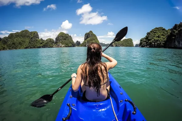 kayaking in halong bay
